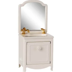 Mouse-Sized Bathroom Sink and Vanity